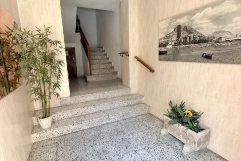 Apartment for sale in Alicante, Spain 3 bedrooms, 92 sq.m. No. 165869 - photo 11