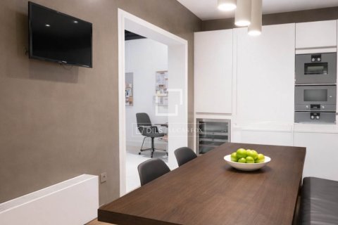 Apartament w Barcelona, Hiszpania 4 sypialnie, 213 mkw. nr 168912 – zdjęcie 16