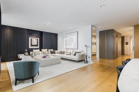Apartament w Barcelona, Hiszpania 4 sypialnie, 213 mkw. nr 168912 – zdjęcie 6