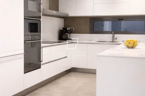 Apartament w Barcelona, Hiszpania 4 sypialnie, 213 mkw. nr 168912 – zdjęcie 17