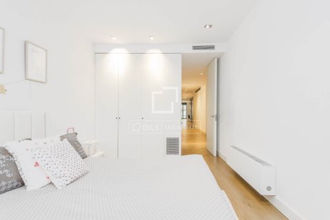 Apartament w Barcelona, Hiszpania 4 sypialnie, 213 mkw. nr 168912 – zdjęcie 27