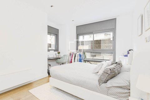 Apartament w Barcelona, Hiszpania 4 sypialnie, 213 mkw. nr 168912 – zdjęcie 26