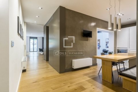 Apartament w Barcelona, Hiszpania 4 sypialnie, 213 mkw. nr 168912 – zdjęcie 15