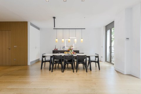 Apartament w Barcelona, Hiszpania 4 sypialnie, 213 mkw. nr 168912 – zdjęcie 8