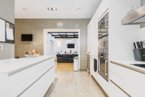 Apartament w Barcelona, Hiszpania 4 sypialnie, 213 mkw. nr 168912 – zdjęcie 19