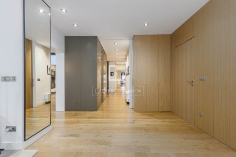 Apartament w Barcelona, Hiszpania 4 sypialnie, 213 mkw. nr 168912 – zdjęcie 23