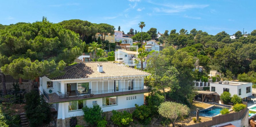 Villa Cabrils, Barcelona, Spānijā 4 istabas, 376 m2 Nr. 168913