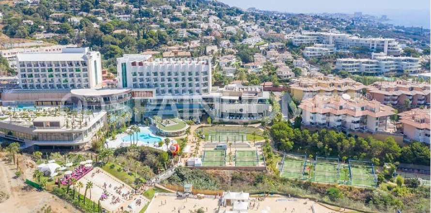 Apartment à Fuengirola, Malaga, Espagne 2 chambres, 90 m2 No. 161618