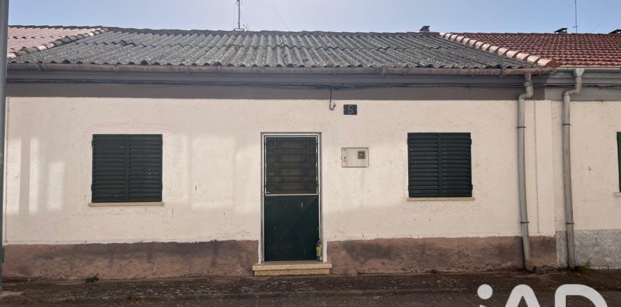 Сasa en Ciudad Rodrigo, Salamanca, España 4 dormitorios, 88 m2 No. 187843