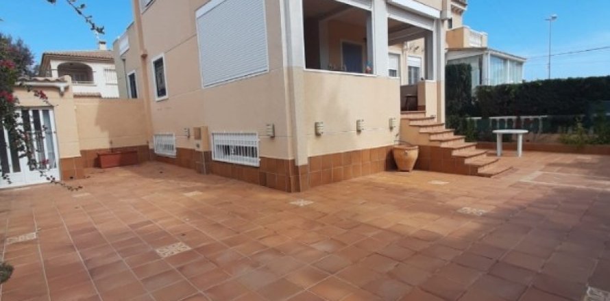 Townhouse in La Mata, Alicante, Spain 5 bedrooms, 203 sq.m. No. 145292
