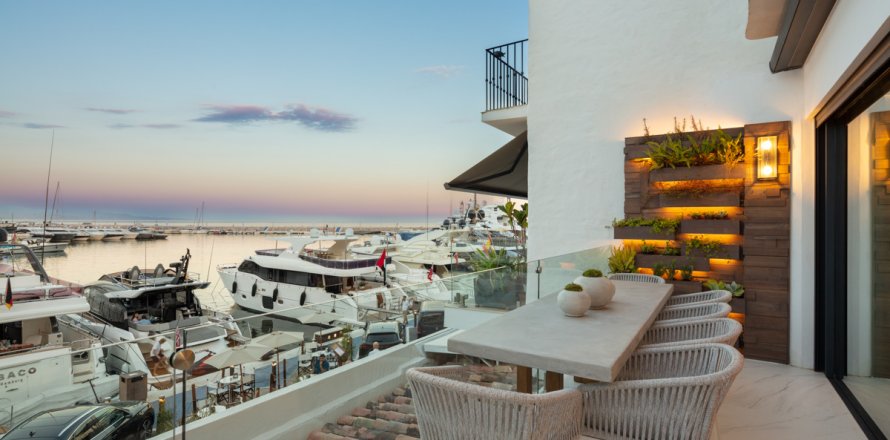 Appartamento Marbella, Malaga, Spagna 3 camere da letto, 121 mq. N° 136824