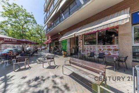 Sklep w Barcelona, Hiszpania 2 sypialnie, 75 mkw. nr 186306