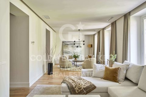 Apartamento en venta en Madrid, España 3 dormitorios, 247 m2 No. 157297 - foto 18