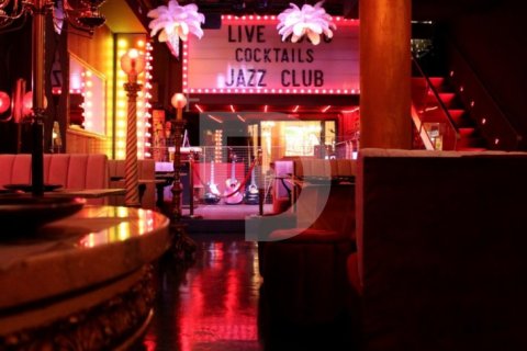 Commercial property à Ciutat Vella, Barcelona, Espagne 423 m2 No. 151880