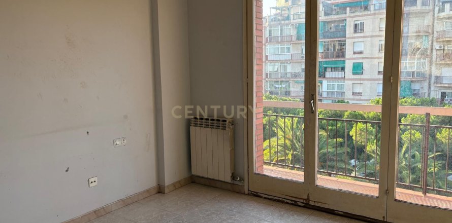 Appartamento a L'Hospitalet de Llobregat, Barcelona, Spagna 4 camere da letto, 111 mq. N° 191244