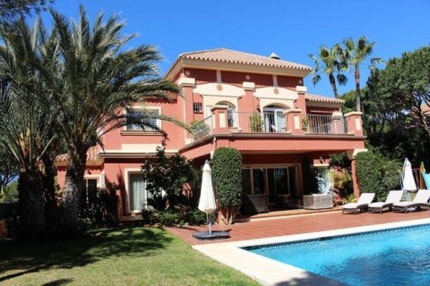 Сasa en venta Málaga, España 4 dormitorios, 450 m2 No. 69594 - foto 1