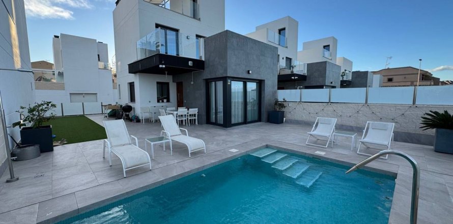 Townhouse in Torrevieja, Alicante, Spanien 3 Schlafzimmer, 175 m2 Nr. 140369