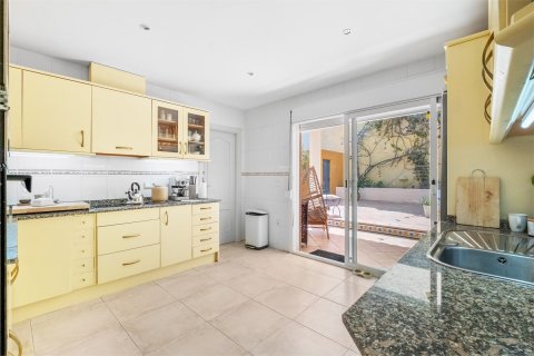 Dvīņu māja pārdošanā Albir, Alicante, Spānijā 4 istabas, 176 m2 Nr. 180004 - attēls 8