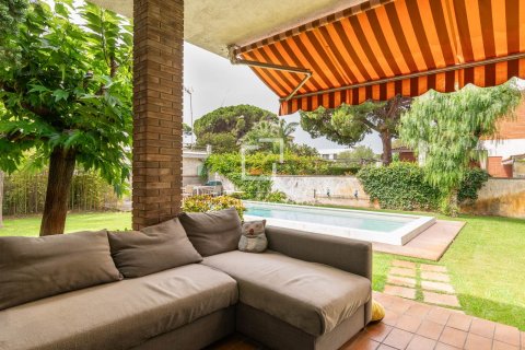 Huvila vuokrattavana Castelldefels, Barcelona, Espanja, 7 makuuhuonetta, 351 m2 No. 192875 - kuva 3
