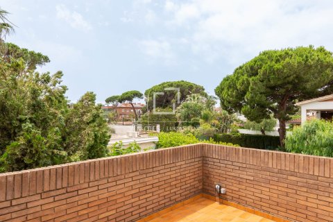 Huvila vuokrattavana Castelldefels, Barcelona, Espanja, 7 makuuhuonetta, 351 m2 No. 192875 - kuva 27