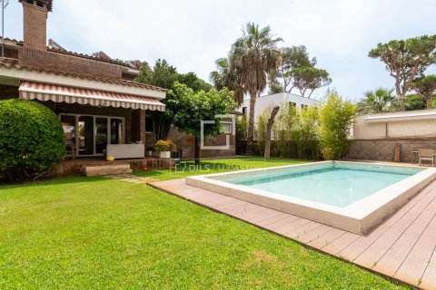 Huvila vuokrattavana Castelldefels, Barcelona, Espanja, 7 makuuhuonetta, 351 m2 No. 192875 - kuva 30