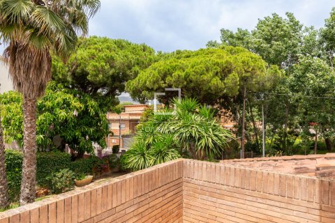 Huvila vuokrattavana Castelldefels, Barcelona, Espanja, 7 makuuhuonetta, 351 m2 No. 192875 - kuva 28