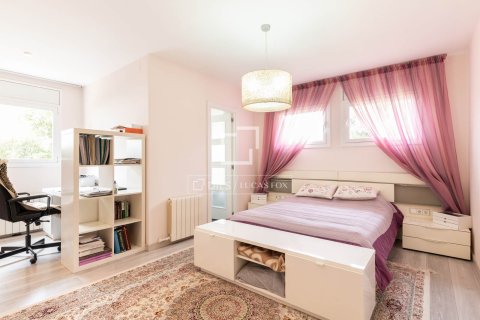 Huvila vuokrattavana Castelldefels, Barcelona, Espanja, 7 makuuhuonetta, 351 m2 No. 192875 - kuva 15