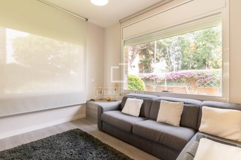 Huvila vuokrattavana Castelldefels, Barcelona, Espanja, 7 makuuhuonetta, 351 m2 No. 192875 - kuva 9