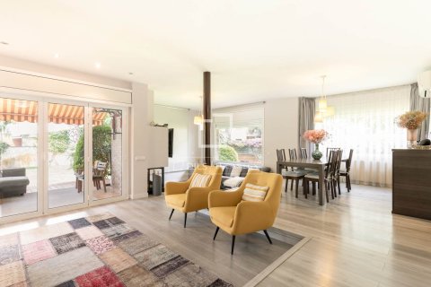 Huvila vuokrattavana Castelldefels, Barcelona, Espanja, 7 makuuhuonetta, 351 m2 No. 192875 - kuva 4