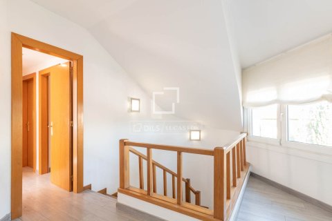 Huvila vuokrattavana Sant Cugat Del Valles, Barcelona, Espanja, 4 makuuhuonetta, 435 m2 No. 192876 - kuva 11