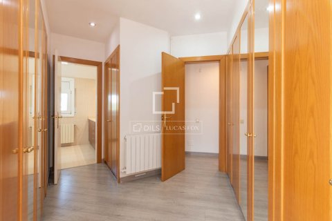 Huvila vuokrattavana Sant Cugat Del Valles, Barcelona, Espanja, 4 makuuhuonetta, 435 m2 No. 192876 - kuva 17