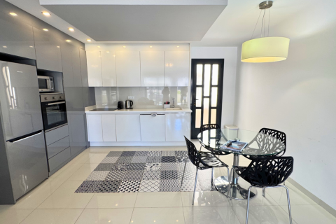 Apartamento en venta en Torre de la Horadada, Alicante, España 2 dormitorios, 61 m2 No. 190141 - foto 8