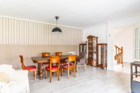 Radhus till salu i Madrid, Spanien 5 sovrum, 247 kvm. Nr. 147707 - foto 9