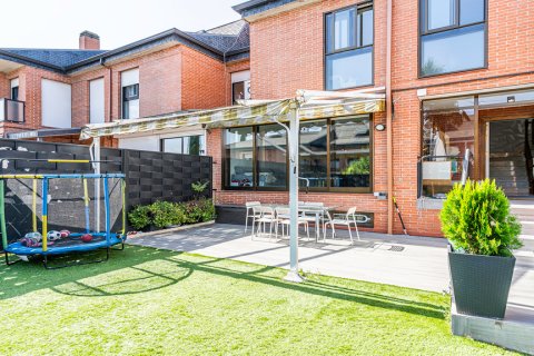 Radhus till salu i Madrid, Spanien 5 sovrum, 247 kvm. Nr. 147707 - foto 1