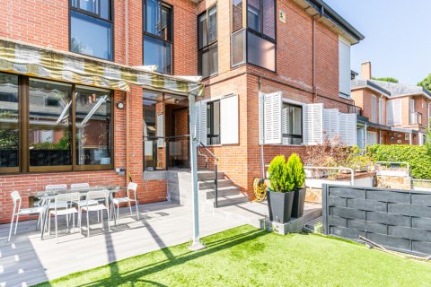 Radhus till salu i Madrid, Spanien 5 sovrum, 247 kvm. Nr. 147707 - foto 28