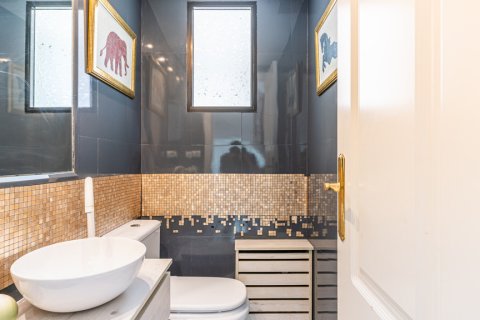 Radhus till salu i Madrid, Spanien 5 sovrum, 247 kvm. Nr. 147707 - foto 10