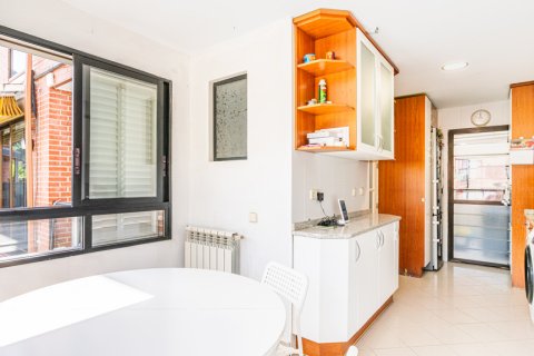 Radhus till salu i Madrid, Spanien 5 sovrum, 247 kvm. Nr. 147707 - foto 13