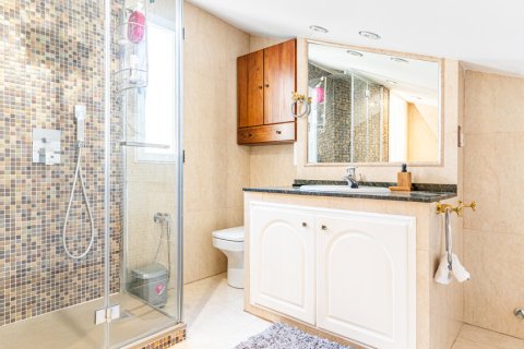 Radhus till salu i Madrid, Spanien 5 sovrum, 247 kvm. Nr. 147707 - foto 27