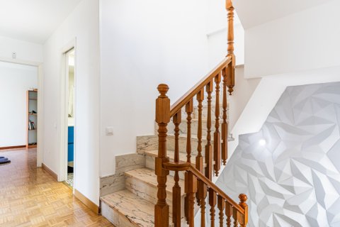 Radhus till salu i Madrid, Spanien 5 sovrum, 247 kvm. Nr. 147707 - foto 15