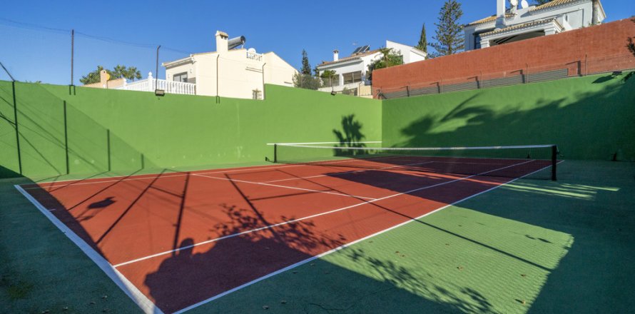 Villa i Malaga, Spanien 7 sovrum, 636 kvm. Nr. 147709