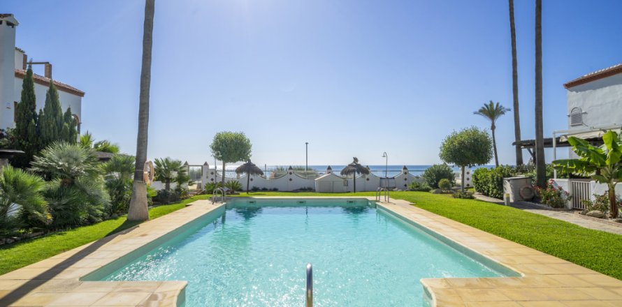 Hus i Casares Costa, Malaga, Spanien 3 sovrum, 211 kvm. Nr. 147706