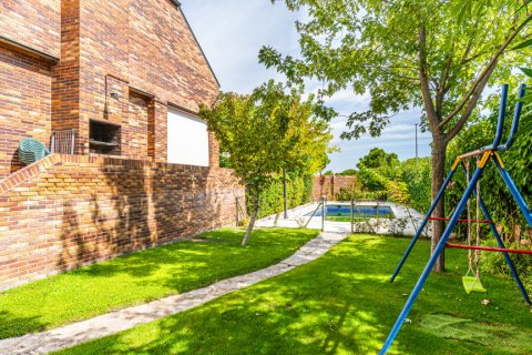 Hus till salu i Majadahonda, Madrid, Spanien 6 sovrum, 400 kvm. Nr. 147705 - foto 4