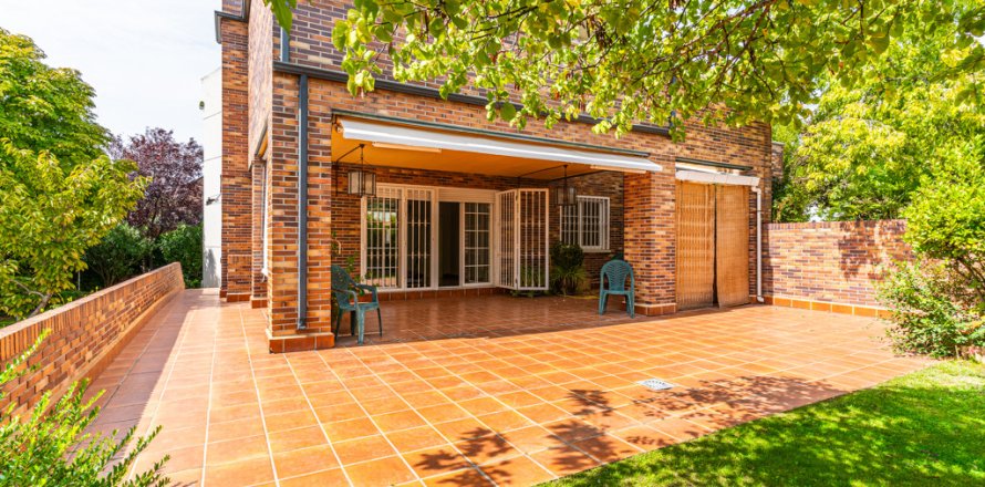 Hus i Majadahonda, Madrid, Spanien 6 sovrum, 400 kvm. Nr. 147705