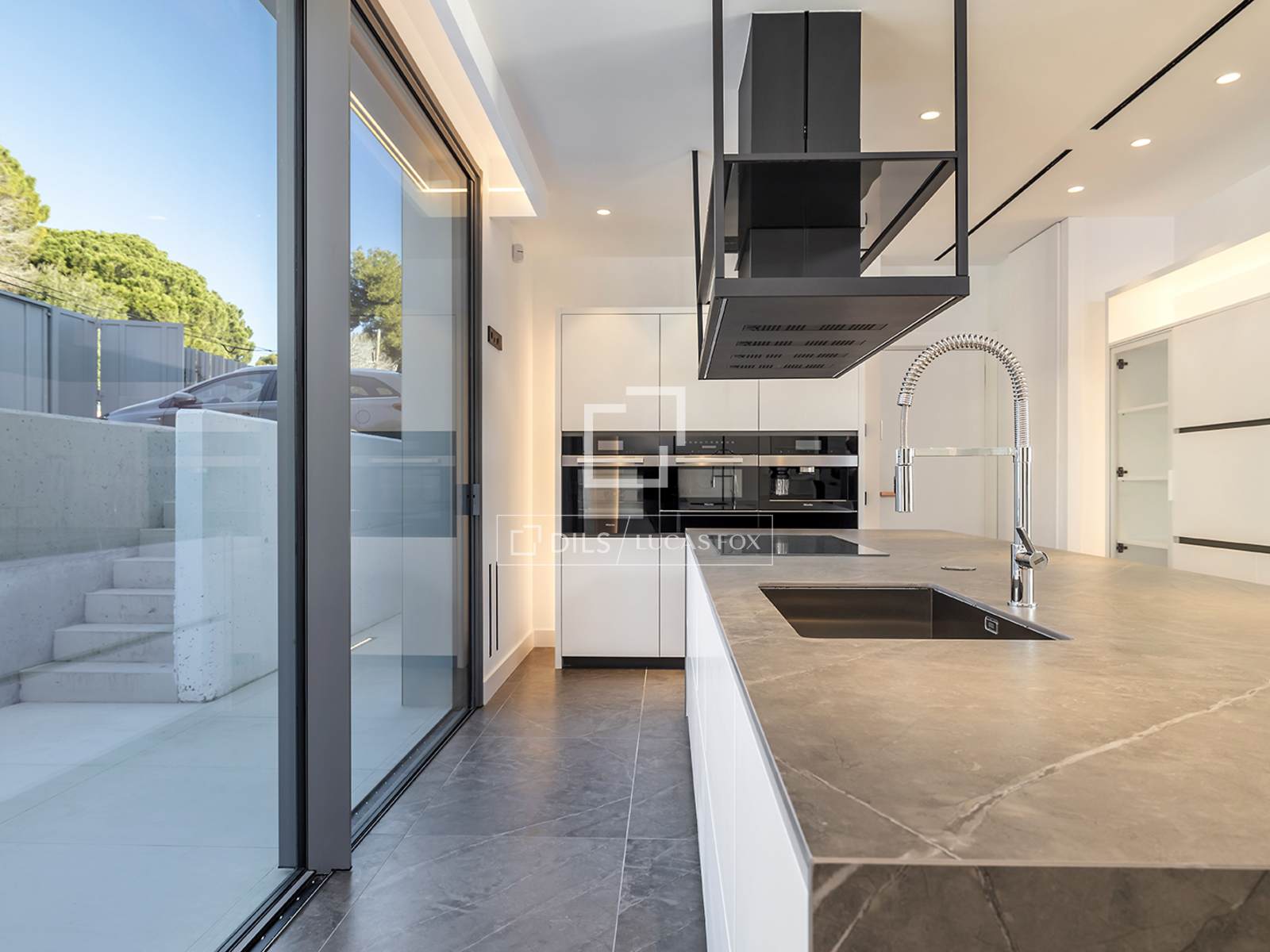 Villa Barcelona, Spānijā 8 istabas, 1148 m2 Nr. 150218