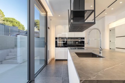 Villa for sale in Barcelona, Spain 8 bedrooms, 1148 sq.m. No. 150218 - photo 13