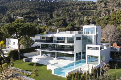 Villa for sale in Barcelona, Spain 8 bedrooms, 1148 sq.m. No. 150218 - photo 3