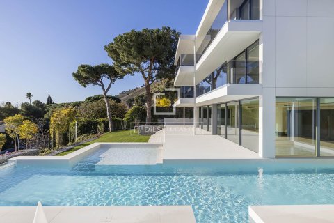 Villa for sale in Barcelona, Spain 8 bedrooms, 1148 sq.m. No. 150218 - photo 4