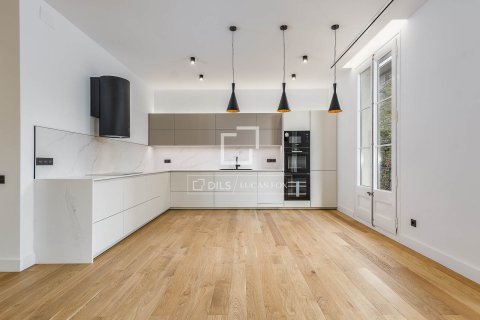 Apartment à vendre à Barcelona, Espagne, 4 chambres, 140 m2 No. 150216 - photo 7