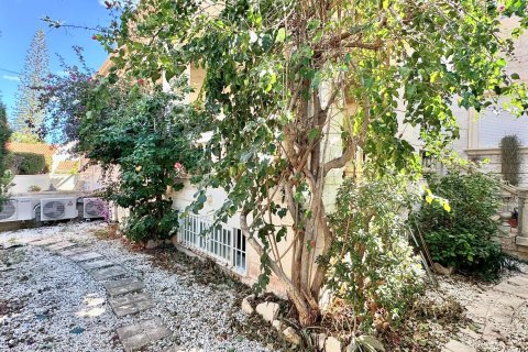 House for sale in L'Alfàs del Pi, Alicante, Spain 4 bedrooms, 308 sq.m. No. 165328 - photo 29