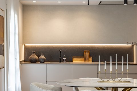 Apartment à vendre à Barcelona, Espagne, 3 chambres, No. 140960 - photo 4